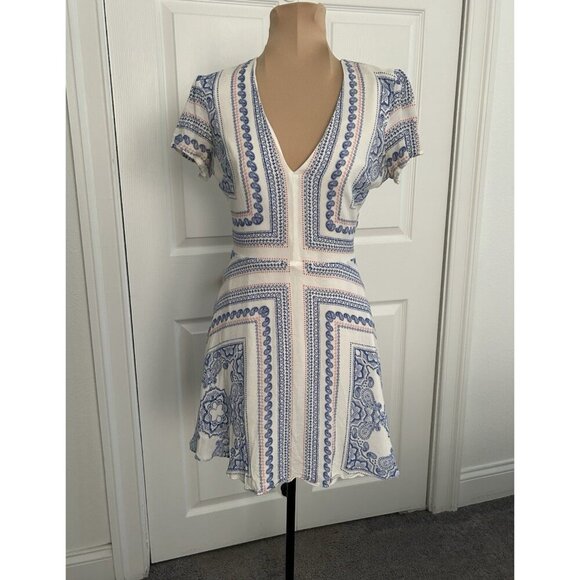 Lovers and Friends Cassidy Mini Dress Bella Scarf Print V-Neck Blue White Sz XS - Picture 4 of 12